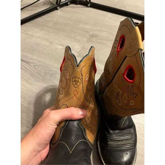 Ariat Short Tan,Red, and Black Boots Sz 6B Women’s - Picture 4 of 8